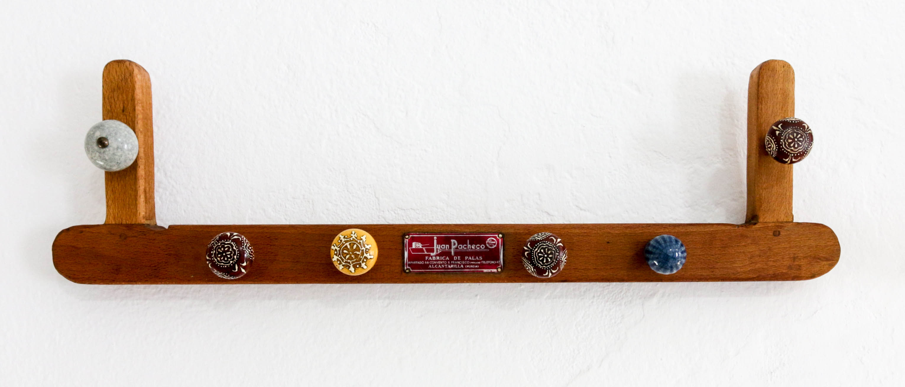 casa martijin casa recentar el molino del panadero casa rural jimera de libar ronda malaga spain detalle perchero