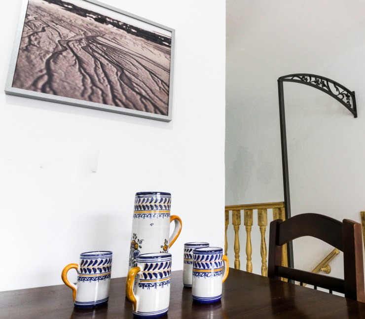 casa martijin casa recentar el molino del panadero casa rural jimera de libar ronda malaga spain salon detalle cuadro mesa